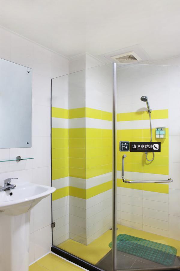 7Days Inn Qingdao Development Zone Jinshatan Room photo
