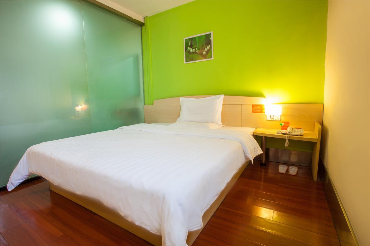 7Days Inn Qingdao Development Zone Jinshatan Room photo